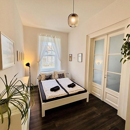 Art Apartment Szeged Bagian luar foto