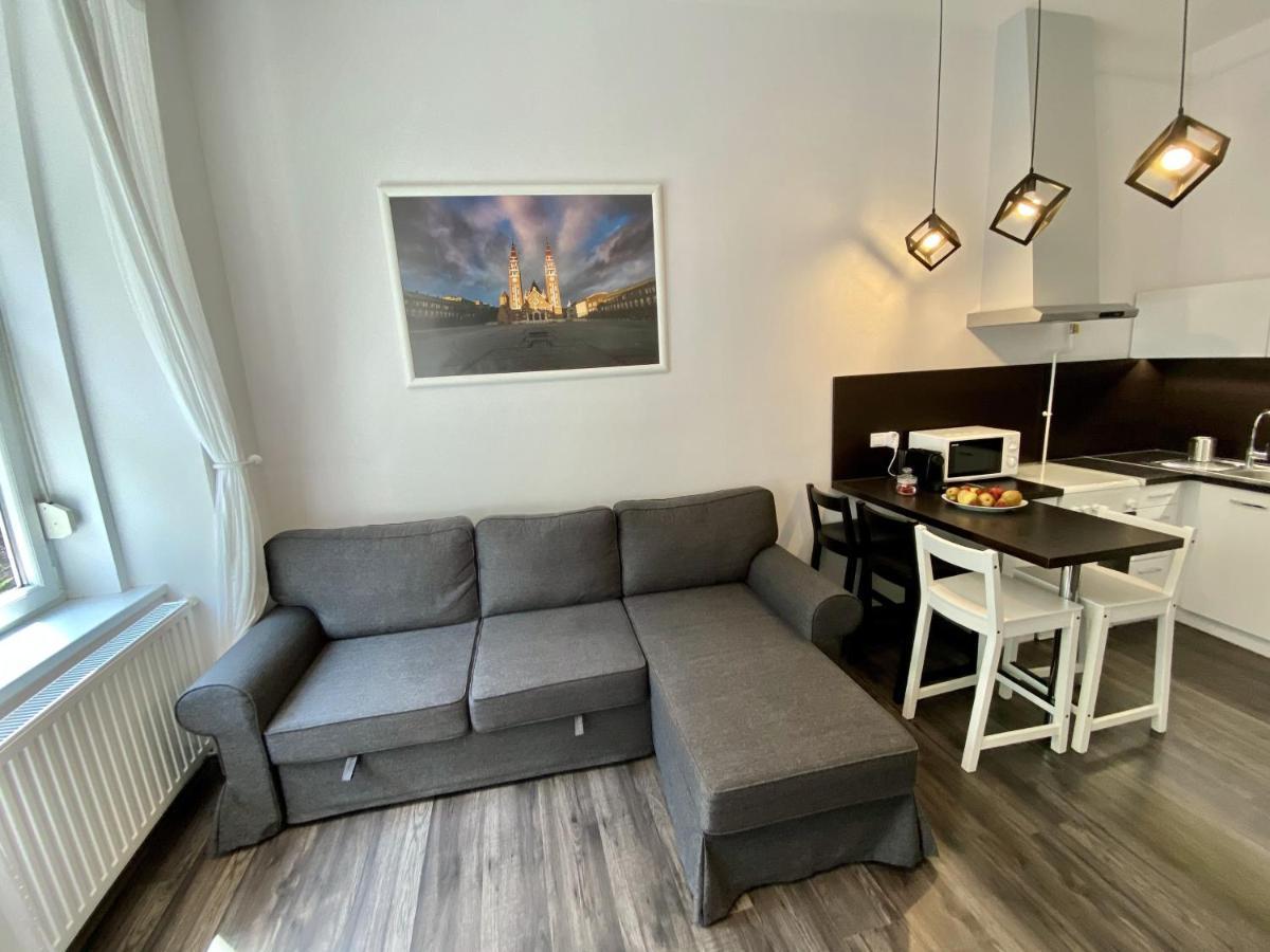 Art Apartment Szeged Bagian luar foto