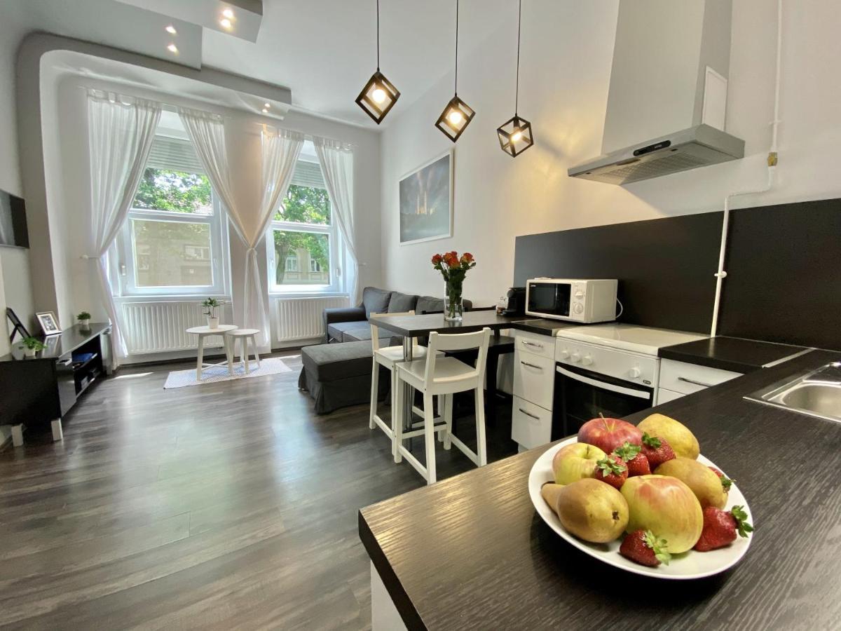 Art Apartment Szeged Bagian luar foto