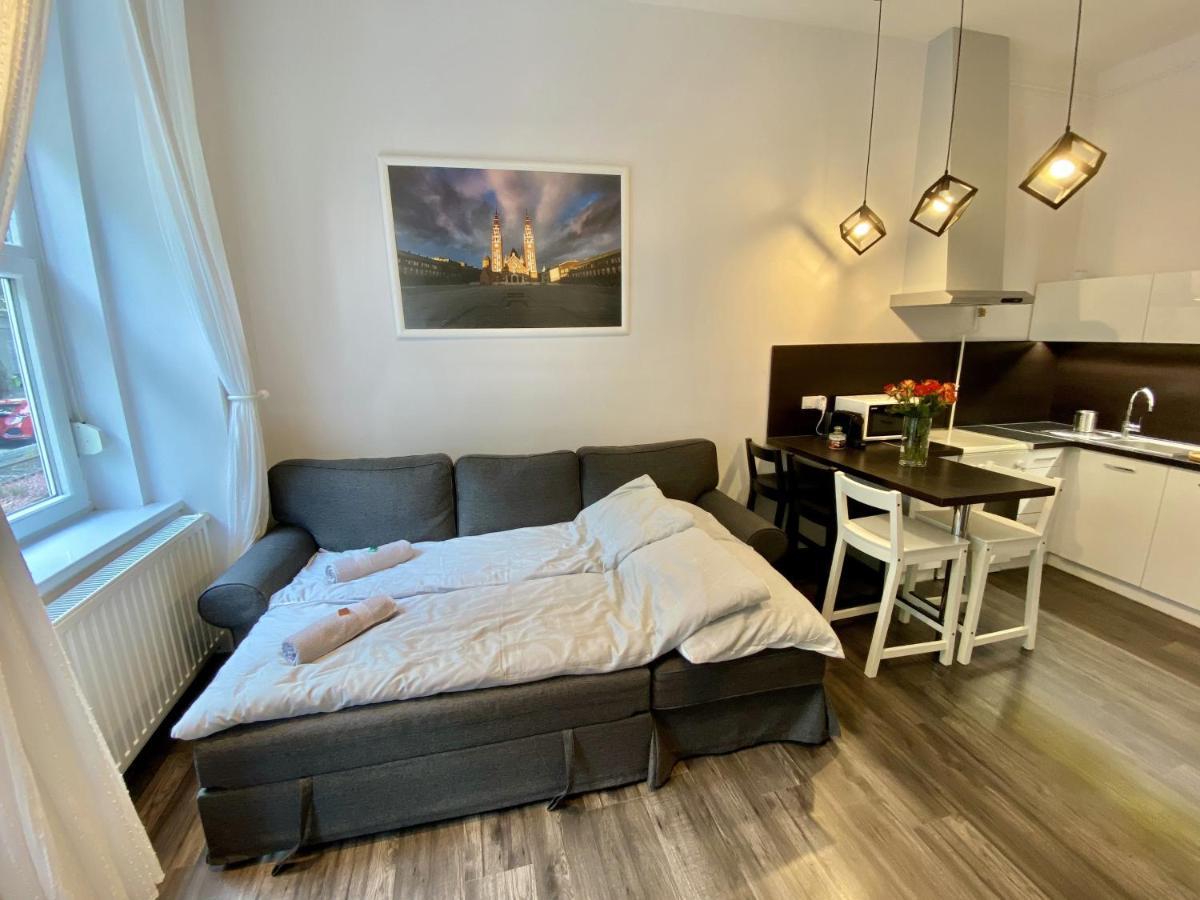 Art Apartment Szeged Bagian luar foto
